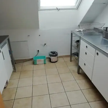 80m2 Obergeschoss Mit Balkon In *