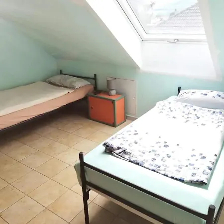 Apartment 80m2 Obergeschoss Mit Balkon In