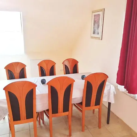 80m2 Obergeschoss Mit Balkon In Apartment *