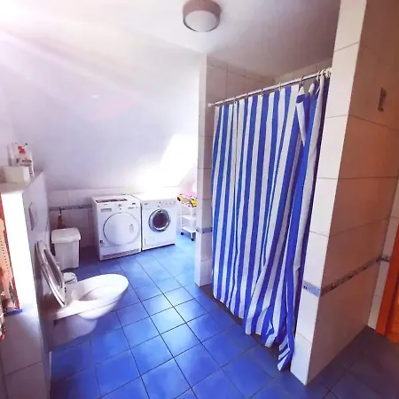 Apartment 80m2 Obergeschoss Mit Balkon In *