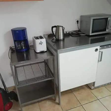 80m2 Obergeschoss Mit Balkon In *