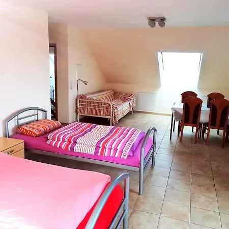 80m2 Obergeschoss Mit Balkon In Apartment Kassel